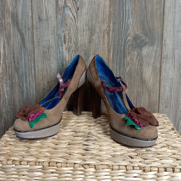 Antrhopologie Poetic Licence Flower Platform Heels. - Picture 4 of 6